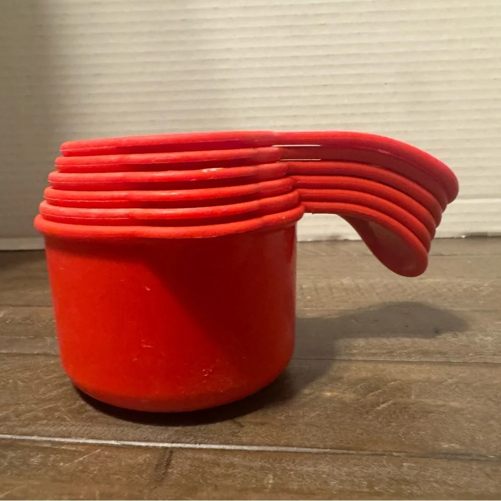 Tupperware Measuring Cup Set